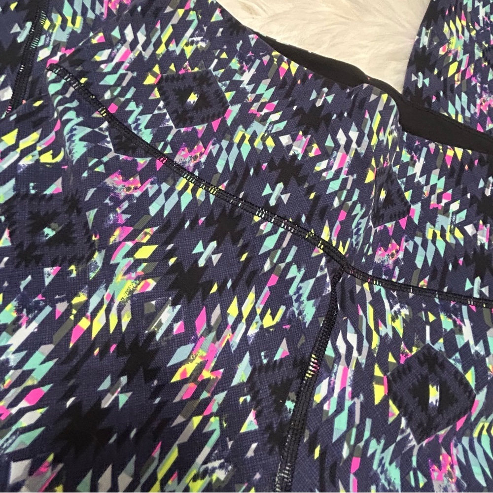 Victoria's Secret Black and Blue Geometric Leggings A3 - Picture 3 of 4